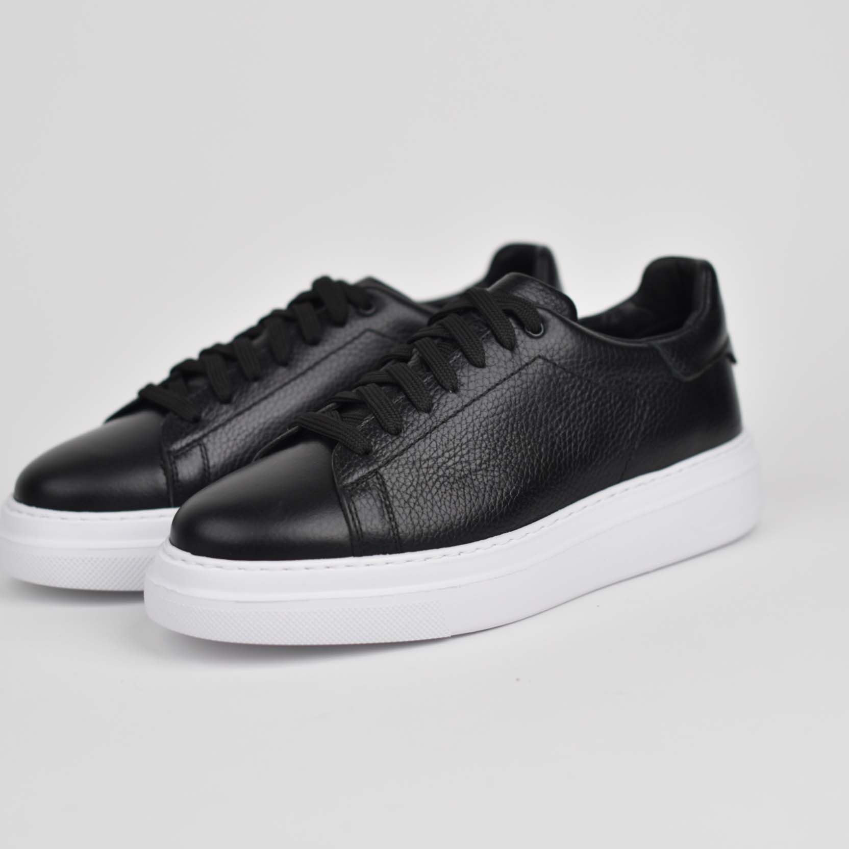 Sneakers për Meshkuj në Lëkurë Natyrale – Ngjyrë e Zezë (312) - Image 2